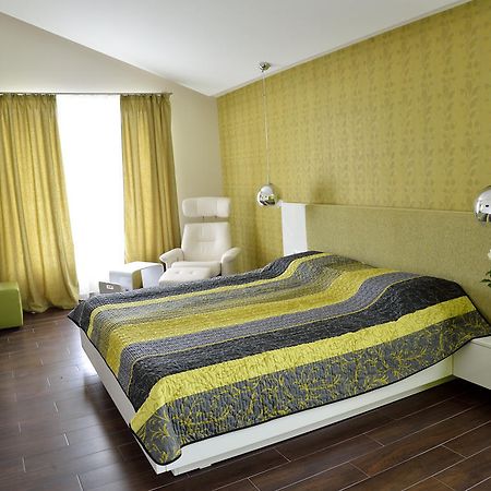 Glicinia Hotel Golden Sands Habitación foto