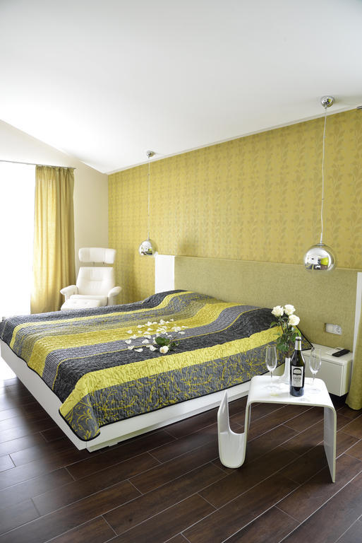 Glicinia Hotel Golden Sands Habitación foto