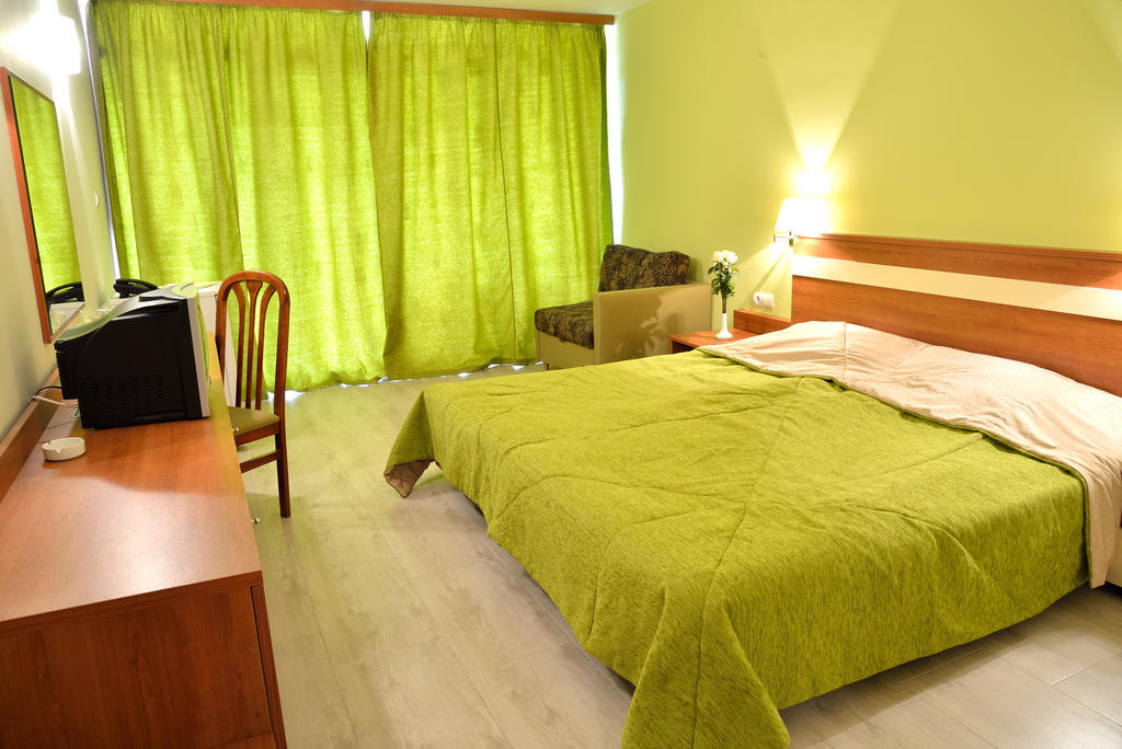 Glicinia Hotel Golden Sands Habitación foto