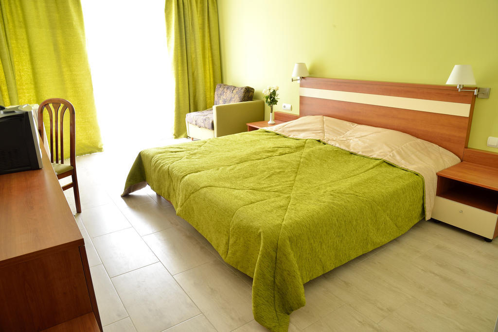 Glicinia Hotel Golden Sands Habitación foto