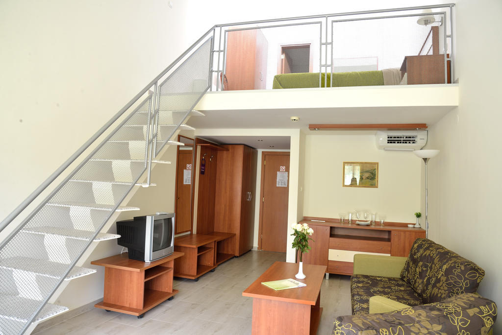 Glicinia Hotel Golden Sands Habitación foto