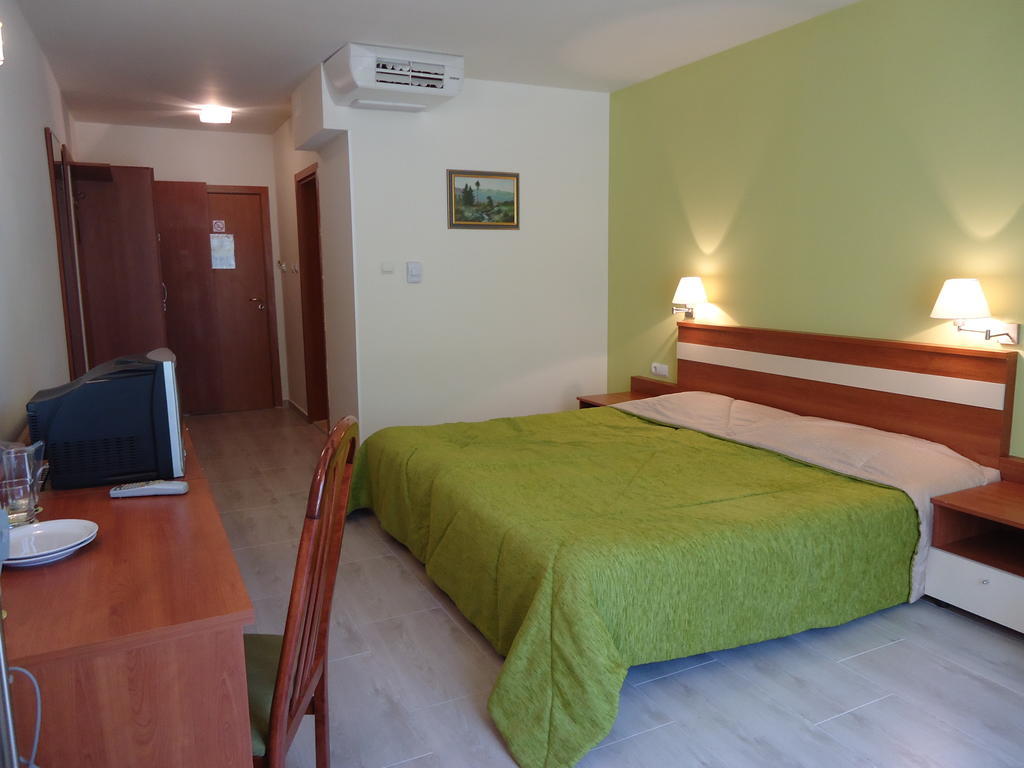 Glicinia Hotel Golden Sands Habitación foto